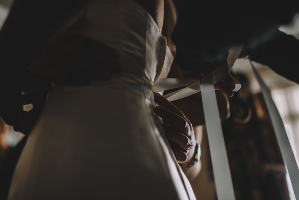 bride getting dressed at Wedgewood Country Club wedding photography in Columbus