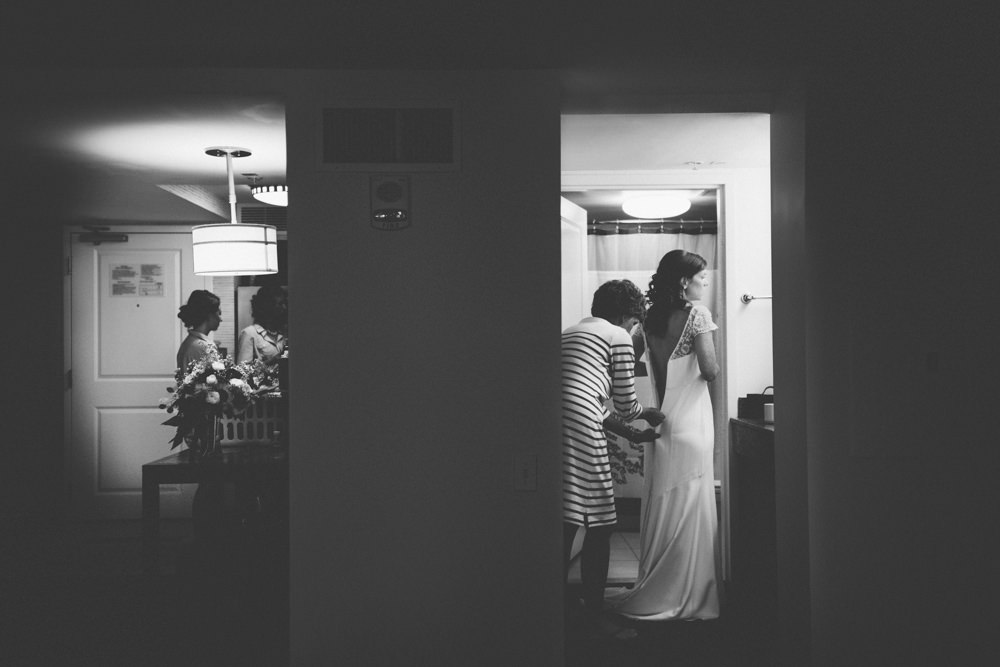 ohio bride's mom helping her put on her dress