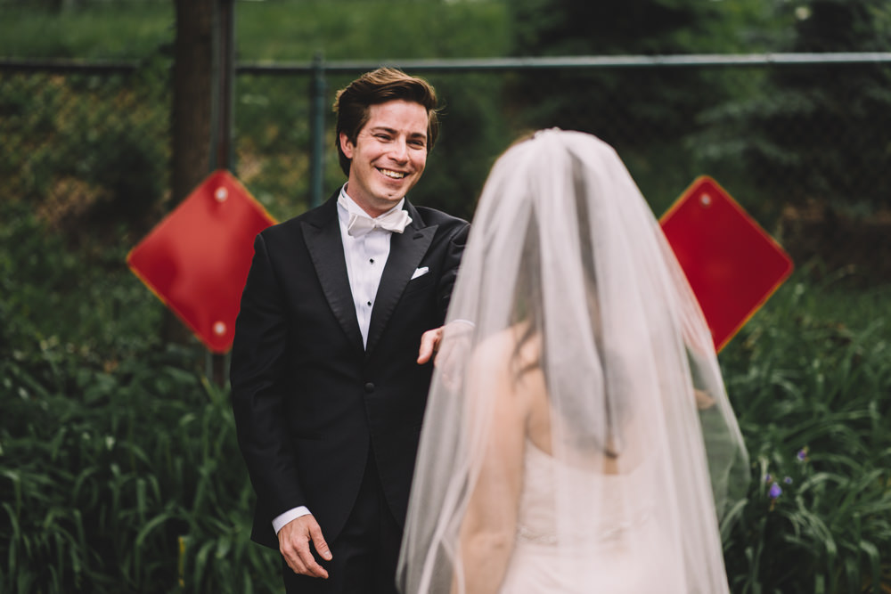 ohio groom seeing his bride for the first time